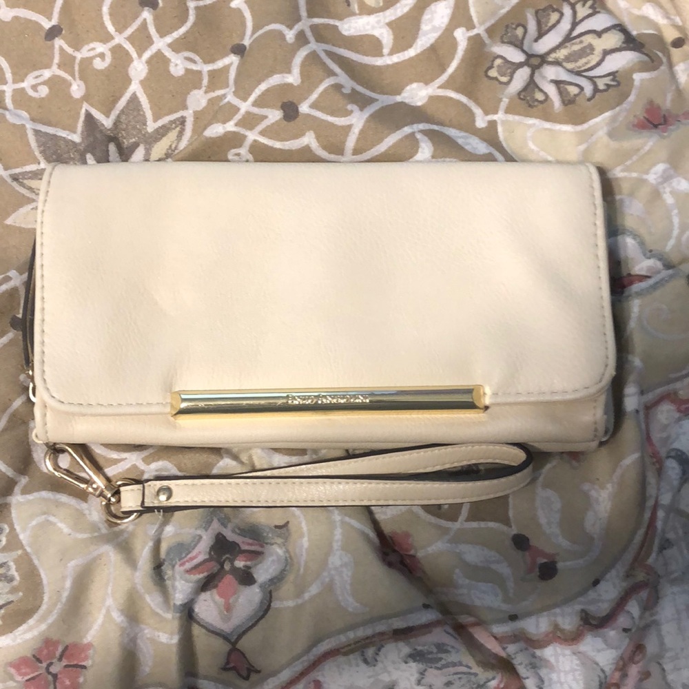 Enzo Angiolini wristlet cream